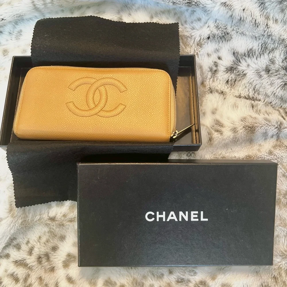 Chanel Caviar Zippy Wallet